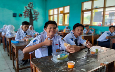 PERESMIAN MAKANAN BERGIZI (MBG) DI SMP FK BINA MUDA